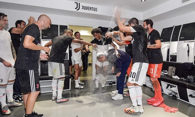 Bất chấp kết quả Champions League, Sarri vẫn tiếp tục gắn bó với Juve - Bóng Đá