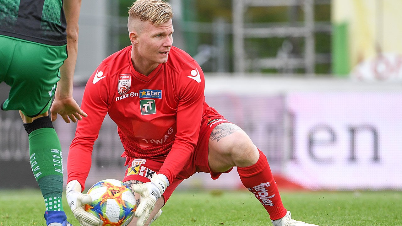 Panetolikos goalkeeper Knett missed Panathinaikos game after burning hand cooking a steak - Bóng Đá