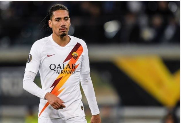 Manchester United: Fans frustrated as Chris Smalling is undecided on his future at Old Trafford - Bóng Đá
