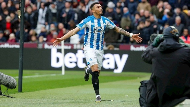 WATFORD HOLD INTEREST IN 5-GOAL ATTACKER (Karlan  Grant) - Bóng Đá