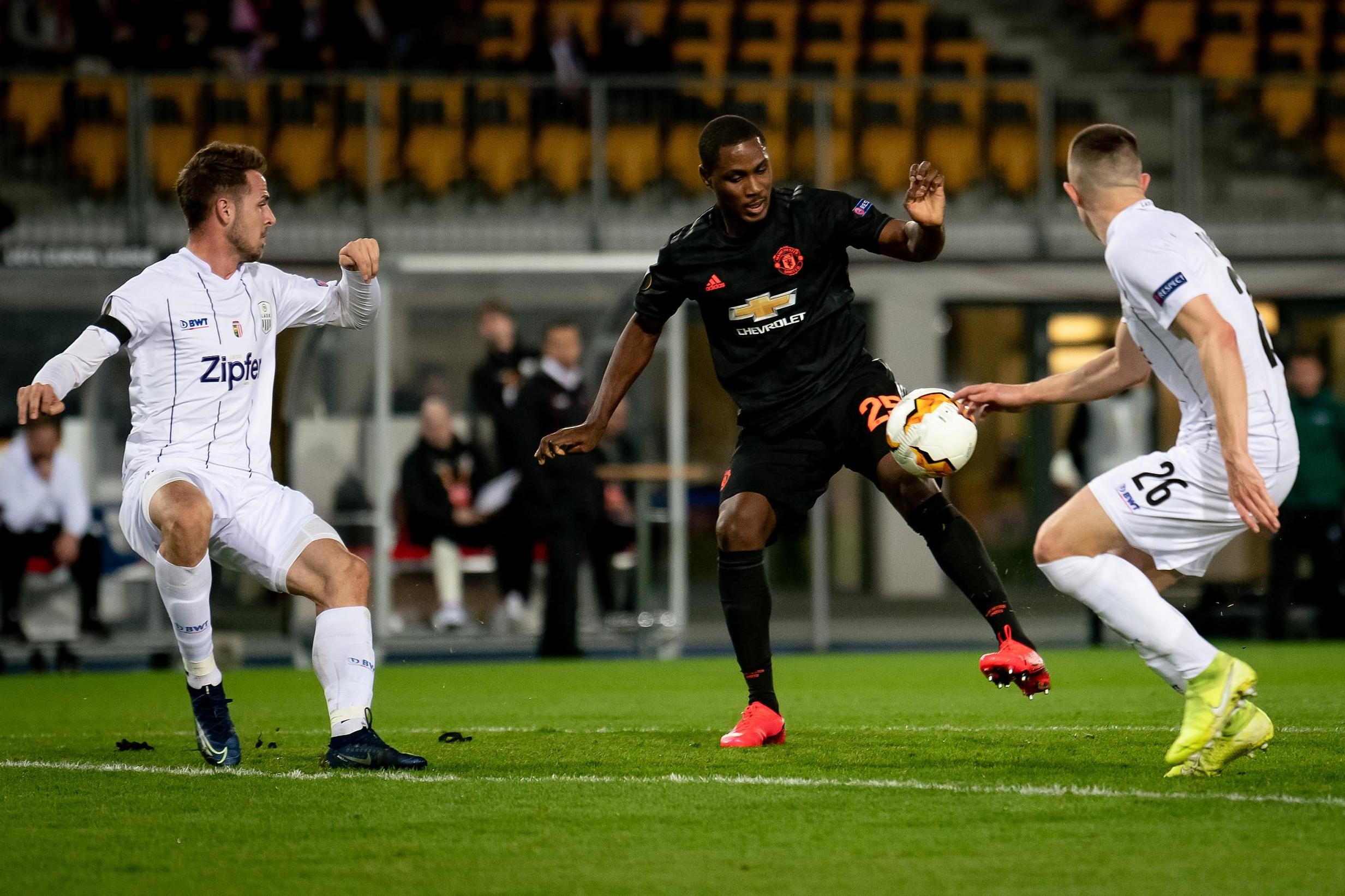 Ighalo ghi bàn như Ronaldinho, Solskjaer phản ứng  - Bóng Đá