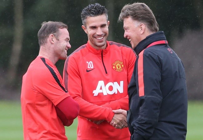 Ex-Manchester United striker Robin van Persie reveals Louis van Gaal once slapped him - Bóng Đá