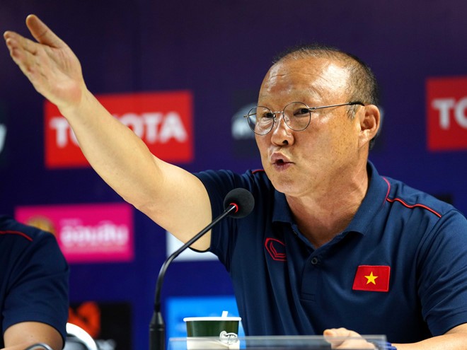 HLV Park Hang-seo đáp lại lời tuyên chiến của HLV Guus Hiddink - Bóng Đá