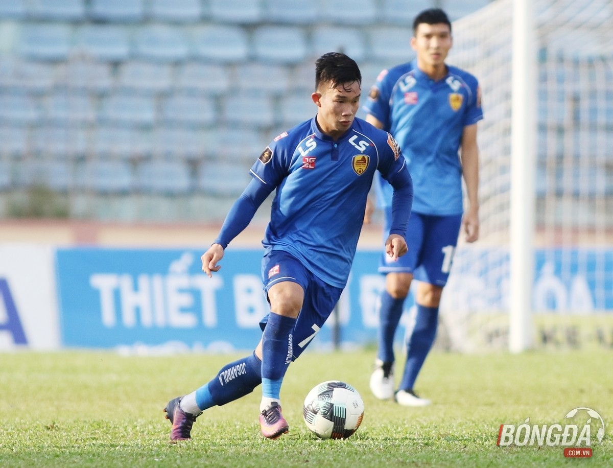 Vi hành sân Tam Kỳ, HLV Park Hang-seo chấm thêm một tuyển thủ cho U23 Việt Nam? - Bóng Đá