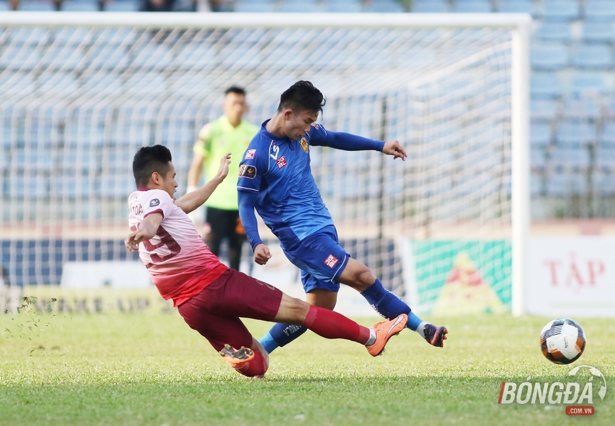 Vi hành sân Tam Kỳ, HLV Park Hang-seo chấm thêm một tuyển thủ cho U23 Việt Nam? - Bóng Đá