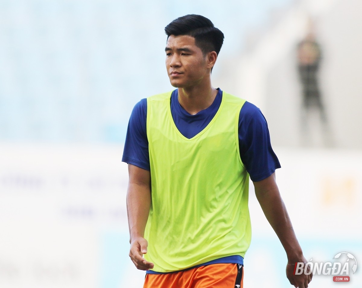 Đức Chinh trầm ngâm sau khi bị thay ra từ sớm - Bóng Đá