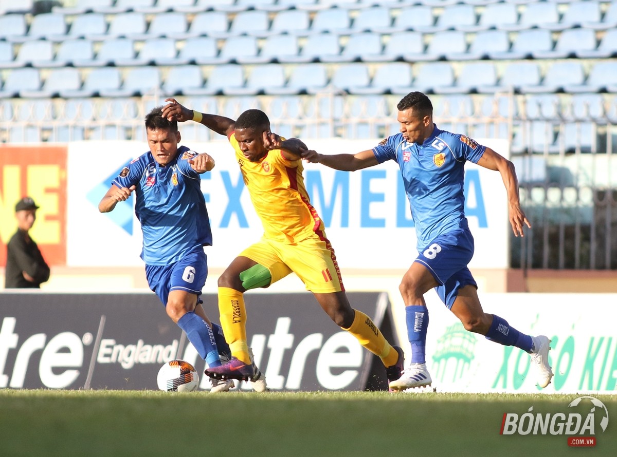 HLV Thanh Hóa tố tuyển thủ U23 Việt Nam chơi tiểu xảo khiến Rimario nhận thẻ đỏ - Bóng Đá