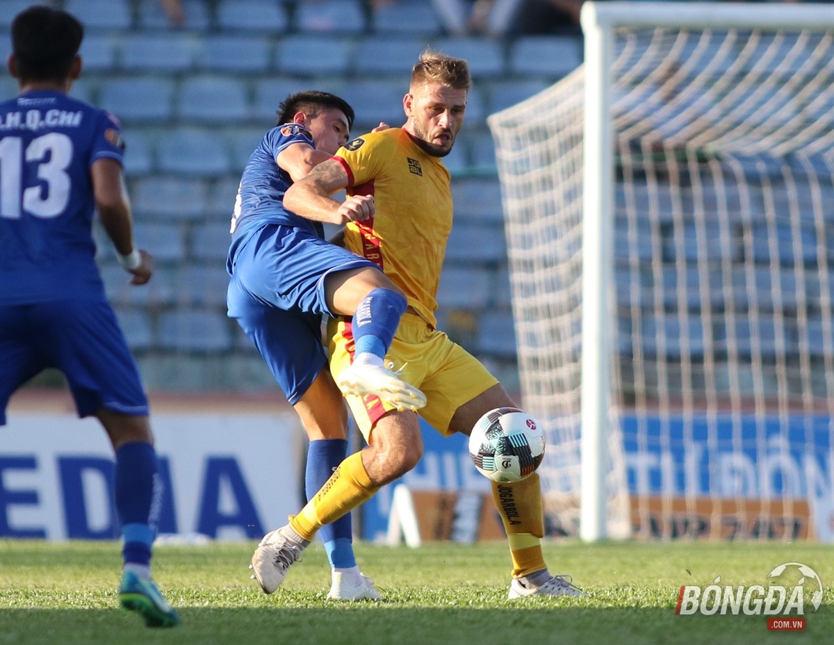 HLV Thanh Hóa tố tuyển thủ U23 Việt Nam chơi tiểu xảo khiến Rimario nhận thẻ đỏ - Bóng Đá