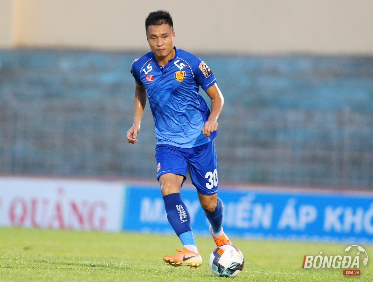 HLV Quảng Nam tiến cử gương mặt thay Đoàn Văn Hậu - Bóng Đá