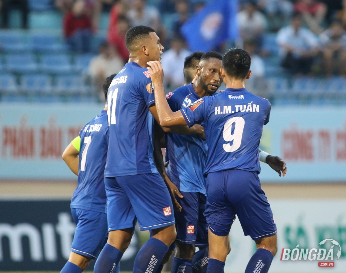 Samson lập cú đúp, TP.HCM nhận thất bại thứ hai liên tiếp - Bóng Đá