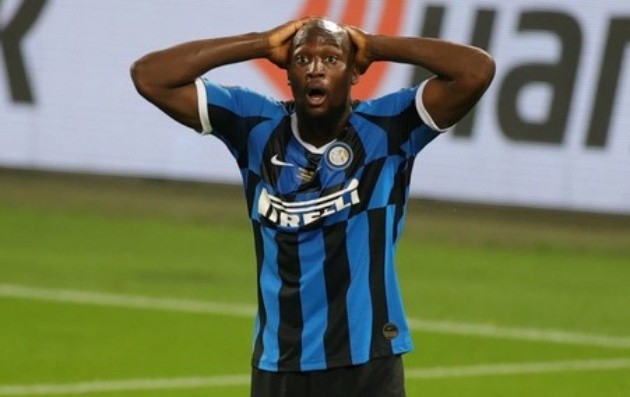 Romelu Lukaku REFUSES to collect runners-up medal after Europa League final  - Bóng Đá