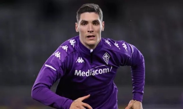 Man Utd 'fighting' Man City to land £30m Victor Lindelof replacement - Bóng Đá