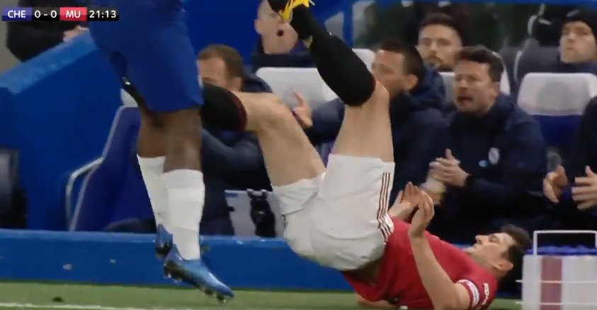 Gary Neville: VAR sai lầm lớn khi không đuổi Marguire - Bóng Đá