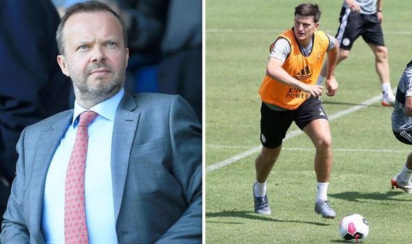 [Duncan Castles] Harry Maguire has just left Leicester City's training camp and is due to have a medical at Manchester United  - Bóng Đá