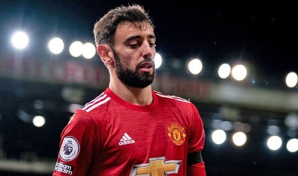 Manchester United star Bruno Fernandes stalling on new contract as worrying details emerge - Bóng Đá