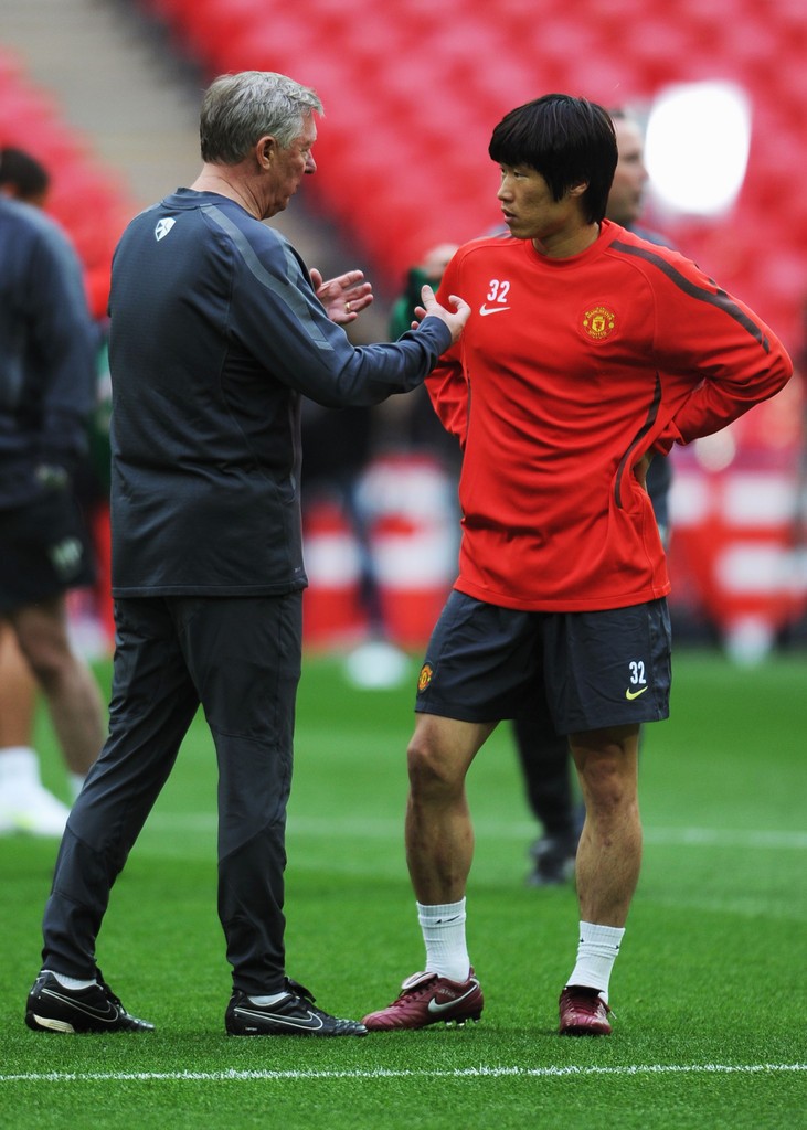 Nhìn lại ngày Park Ji-sung 'bỏ túi' Pirlo ở C1 - Bóng Đá