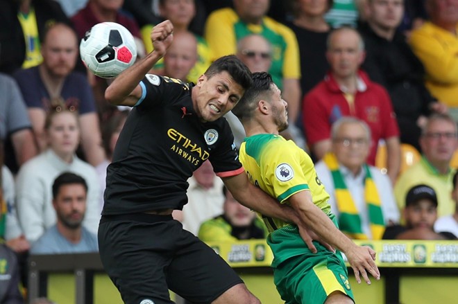 Hàng thủ như mơ ngủ, Man City đã sai lầm khi không mua Harry Maguire? - Bóng Đá