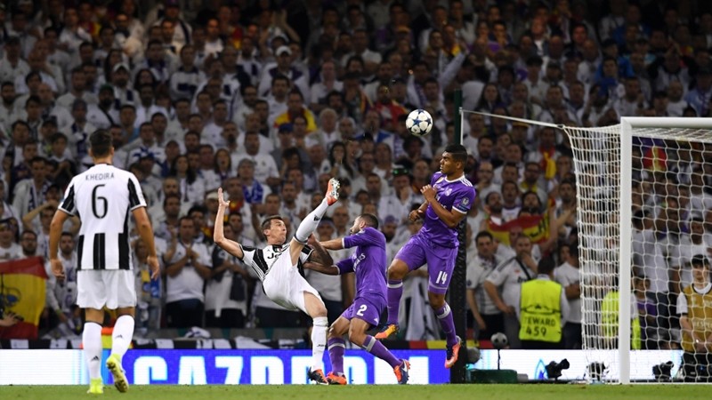 Góc Juventus: Sarri đã sai khi gạch tên Mandzukic và Emre Can khỏi Champions League? - Bóng Đá