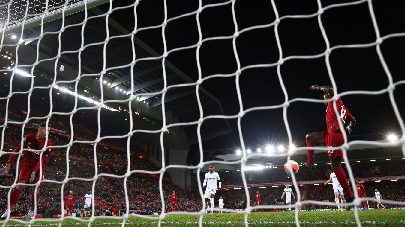 10 hình ảnh ấn tượng vòng 27 EPL: Emirates mở hội; Quỷ đỏ thăng hoa - Bóng Đá