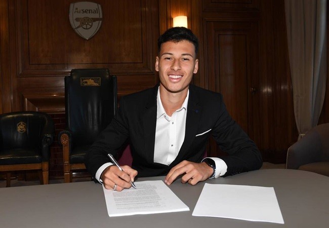 18-year-old forward Gabriel Martinelli becomes Arsenal first official signing of the 2019 summer transfer window - Bóng Đá