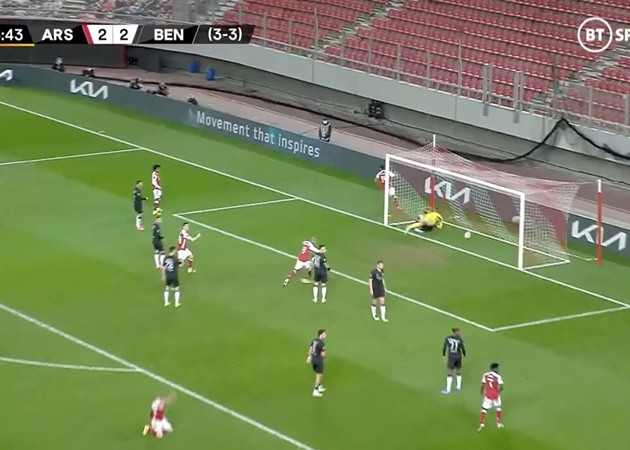 Martin Ødegaard’s reaction to Pierre-Emerick Aubameyang’s winning goal against Benfica to send Arsenal through to the Europa League round of 16.  - Bóng Đá
