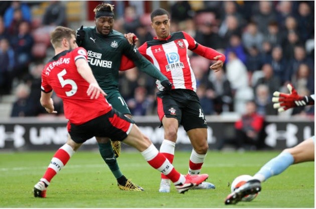 Top 10 cầu thủ qua người nhiều nhất - Bóng Đá