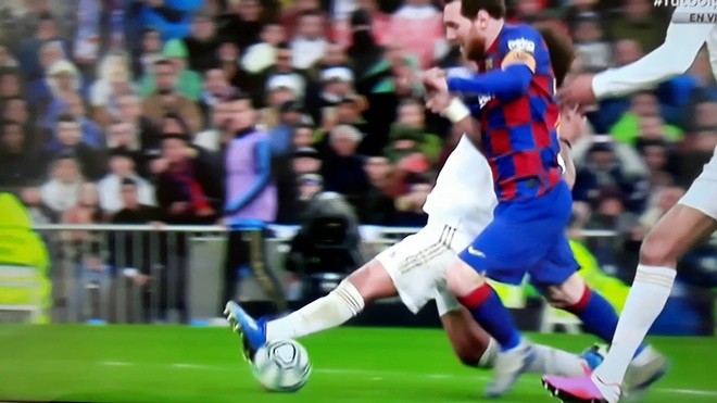 Chùm ảnh Messi ở El Clasico - Bóng Đá