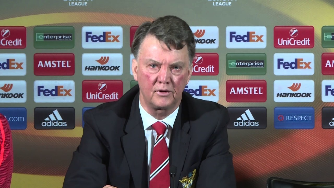 10 sự kiện 'ngớ ngẩn, hài hước, cay đắng' của Man Utd và Arsenal - Bóng Đá