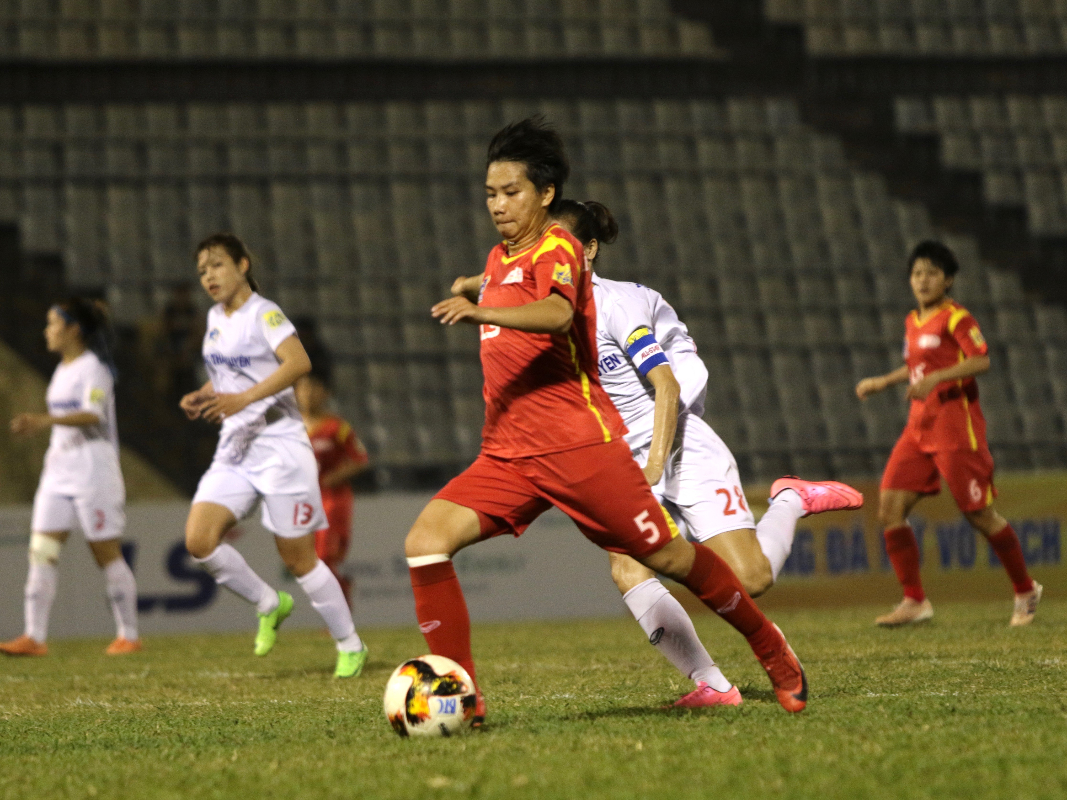 Giải VĐQG nữ 2019: TP.HCM I phô diễn sức mạnh, chủ nhà thắng nhọc - Bóng Đá