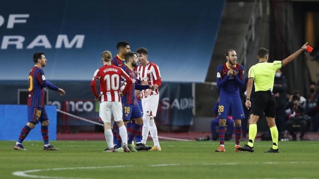 Calls to sanction referee who sent off Messi - Bóng Đá