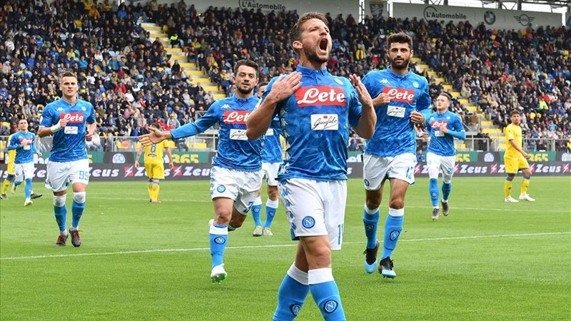 Rời Napoli, sao tuyển Bỉ quẩy điên cuồng với nhạc Rock - Bóng Đá