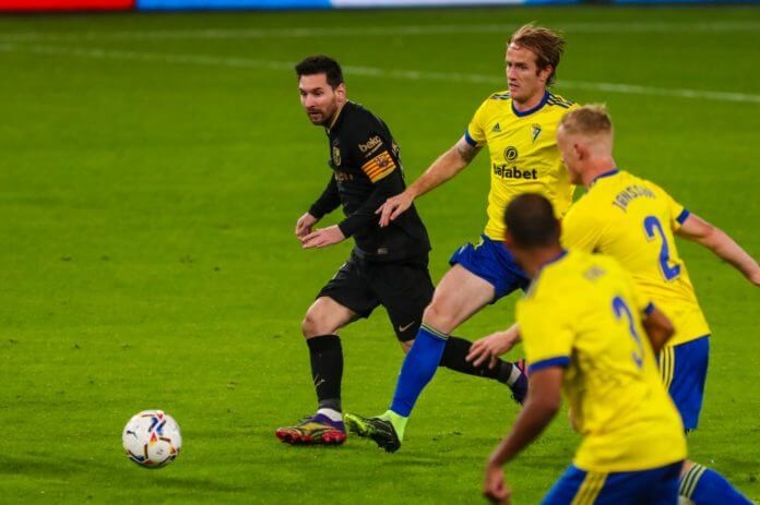 Barcelona are torn apart as Ter Stegen and Leo Messi have a bust-up - Bóng Đá