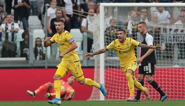 Ronaldo ghi bàn, Juventus vẫn hú vía trước Hellas Verona - Bóng Đá