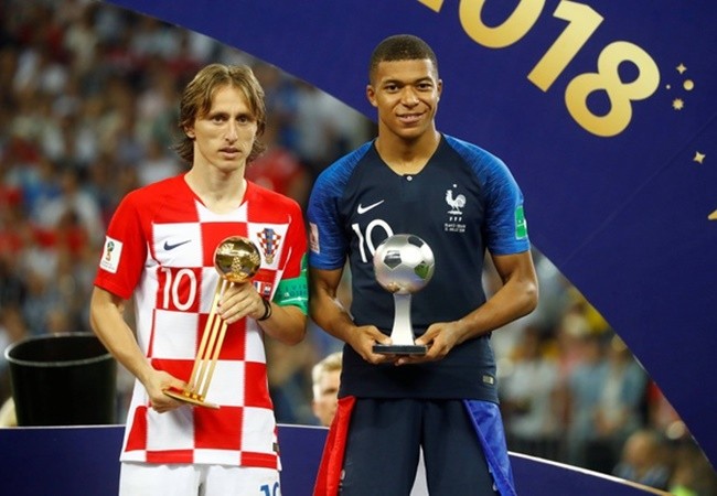 Từ Ballack đến Messi: 8 khoảnh khắc 'đau lòng' của những kẻ bại trận - Bóng Đá