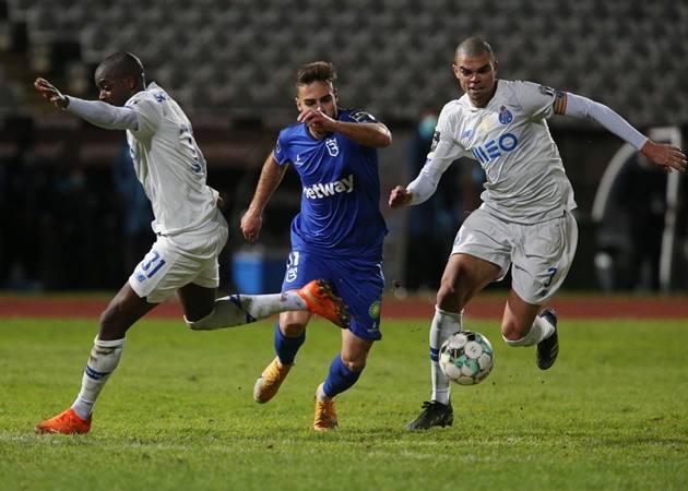 Sao FC Porto va chạm kinh hoàng, 'đồ tể' Pepe cũng phải rơi lệ - Bóng Đá