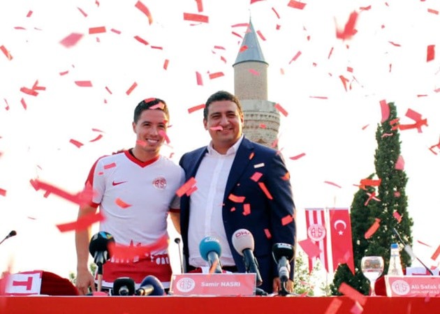 Từ Persie đến Drogba: 10 'sao bự' EPL đã thi đấu ra sao tại Super Lig? - Bóng Đá