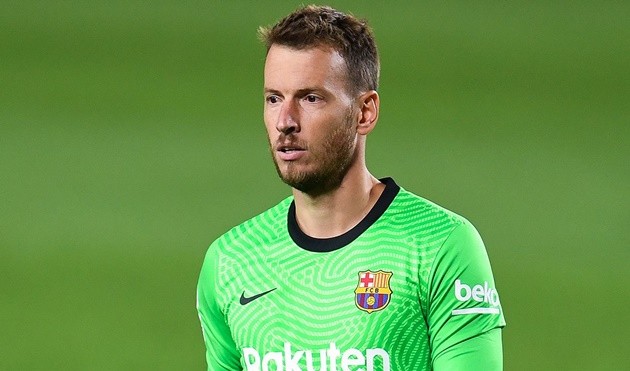 Barcelona goalkeeper Neto wants Arsenal guarantee before agreeing transfer - Bóng Đá