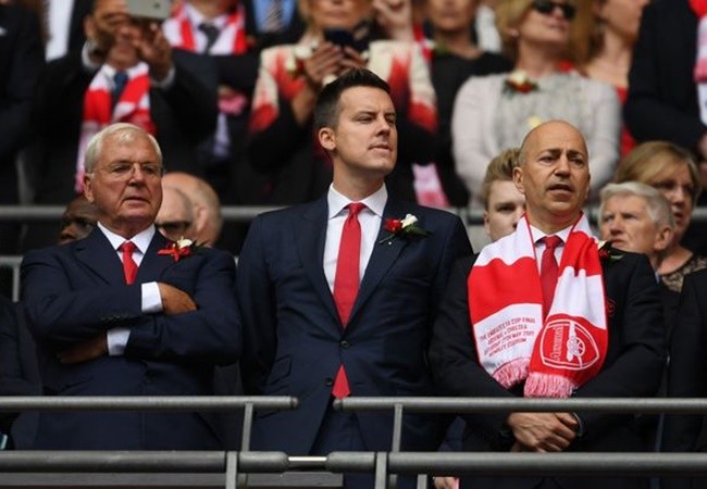 Josh Kroenke wants to cut away Arsenal deadweight amid Shkodran Mustafi transfer speculation - Bóng Đá