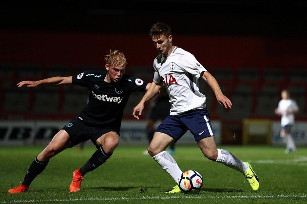 HARD WORK Former Tottenham youth player Nick Tsaroulla chokes up in emotional interview after scoring for Crawley in shock FA Cup - Bóng Đá