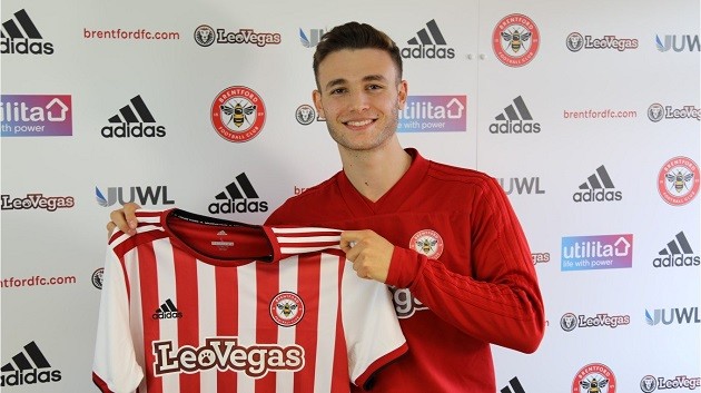 HARD WORK Former Tottenham youth player Nick Tsaroulla chokes up in emotional interview after scoring for Crawley in shock FA Cup - Bóng Đá