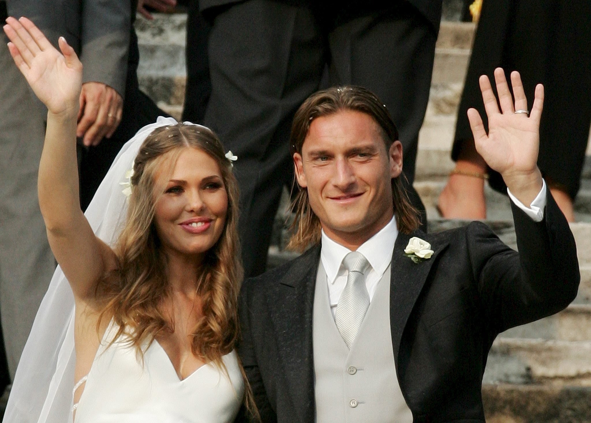 Chuyện thật như đùa! Hôn nhân của Totti suýt đổ vỡ vì vợ nuôi mèo - Bóng Đá