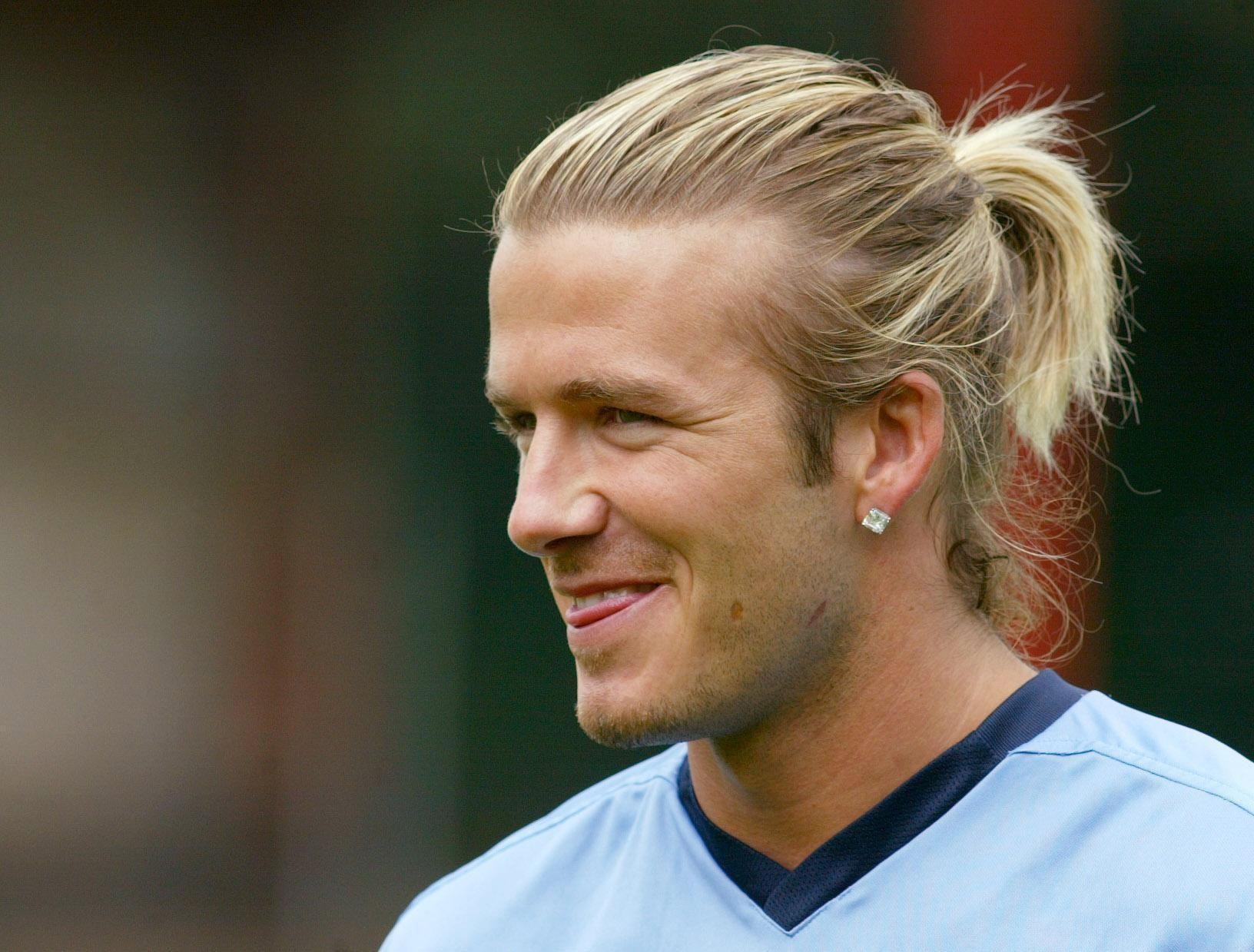 David Beckham shows off thinning hair as he's seen out and about during lockdown - Bóng Đá