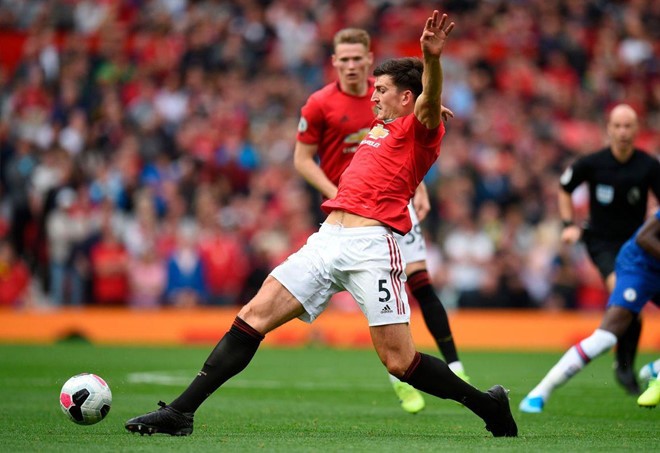 Chỉ 2 pha bóng, Harry Maguire đã nâng tầm hàng thủ M.U với IQ 