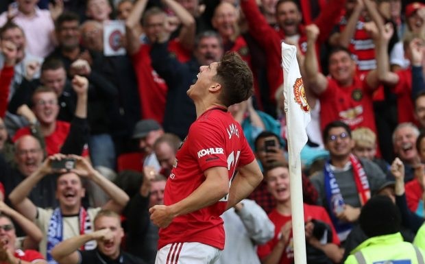 James cried and dedicated goal to his father - Bóng Đá