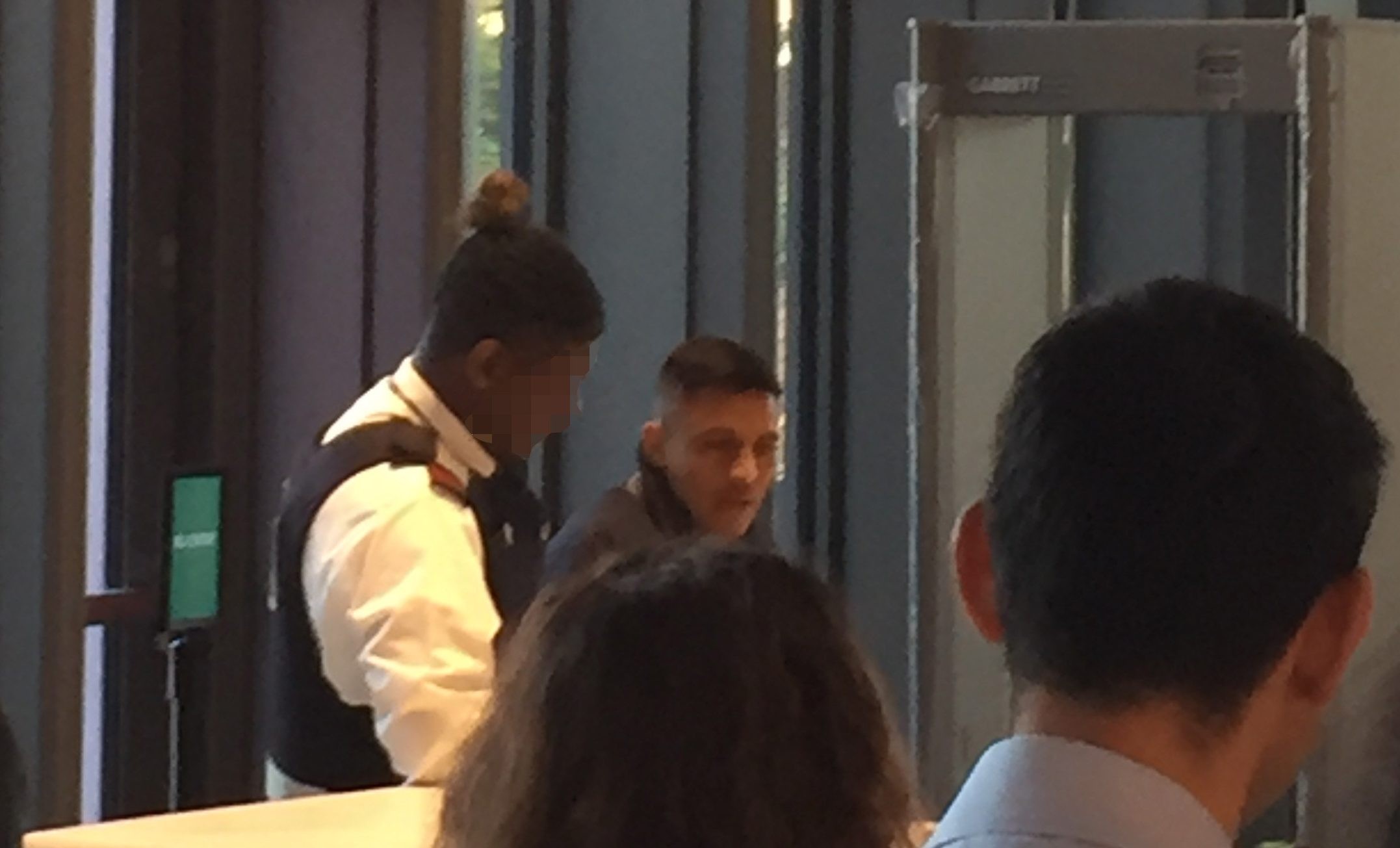 Alexis Sanchez returns to Manchester after missing training amid transfer speculation - Bóng Đá