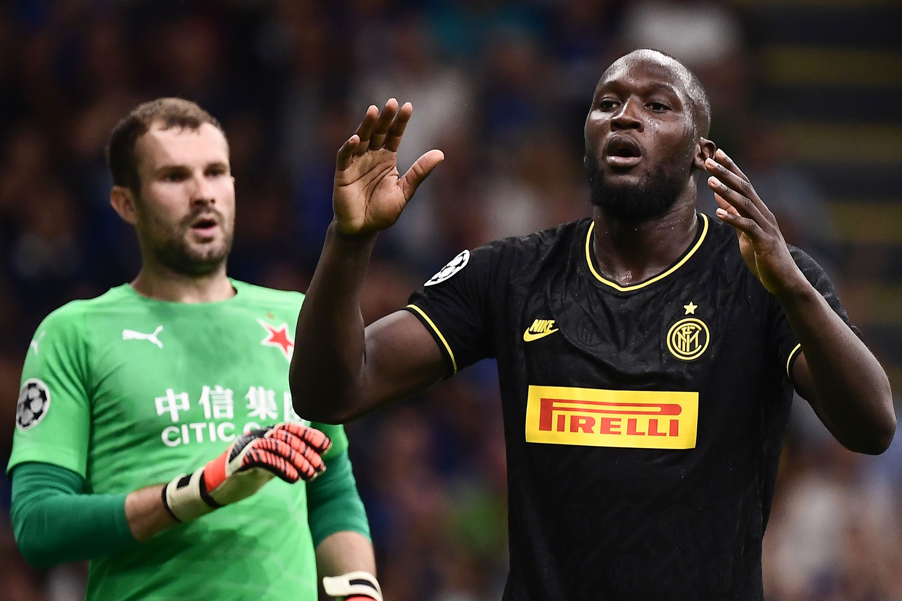 Romelu Lukaku and Inter Milan teammate Marcelo Brozovic square up in dressing room bust-up - Bóng Đá
