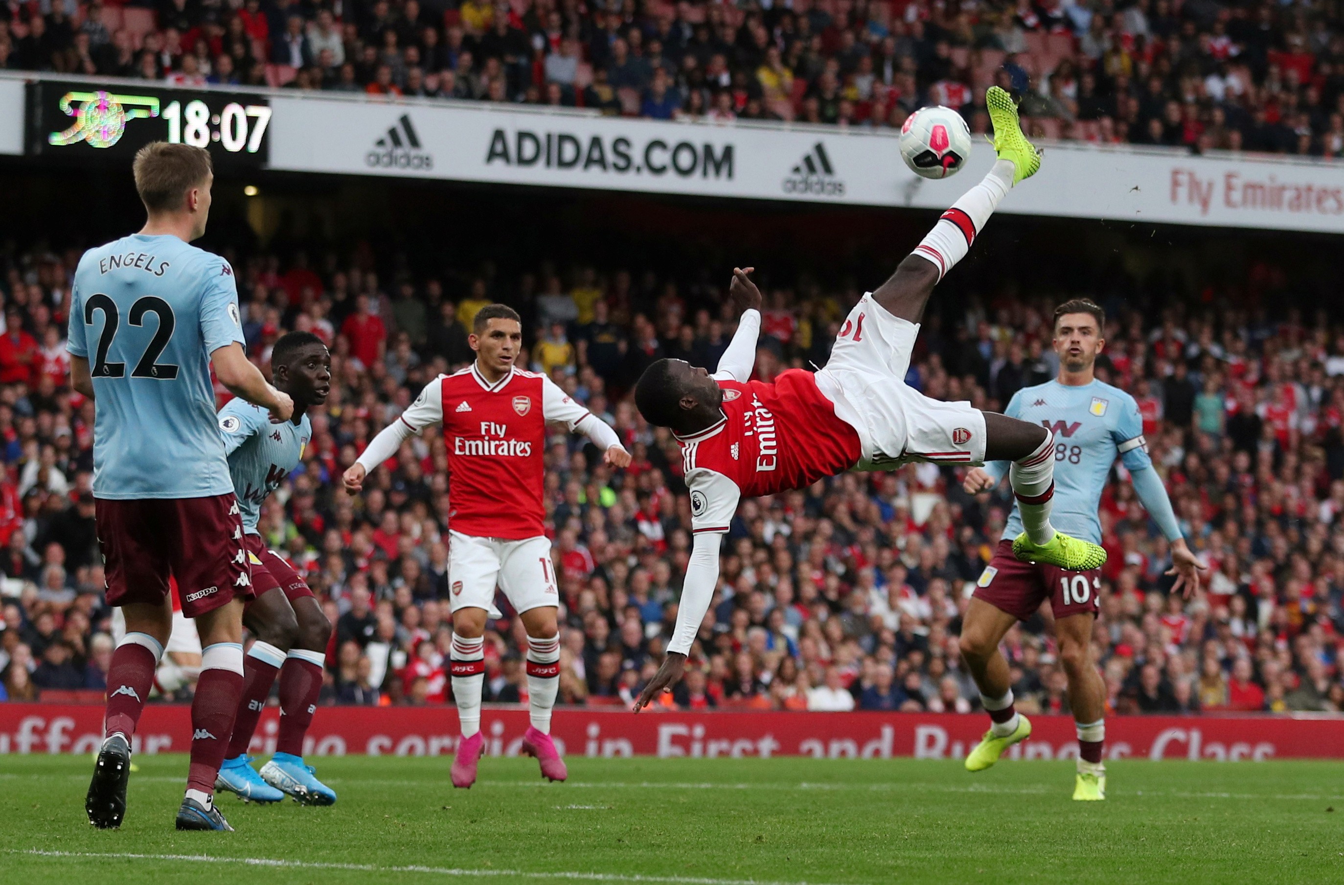 Điều gì đang xảy ra với Mesut Ozil? - Bóng Đá