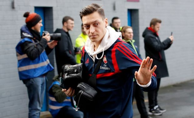 Sau tất cả, Mesut Ozil đã chia tay Arsenal - Bóng Đá