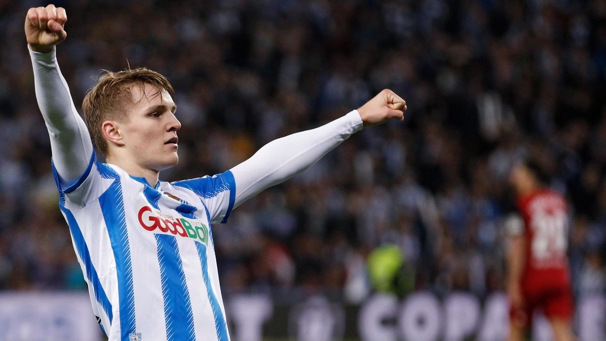 Manchester United are pursuing Real Madrid forward Martin Odegaard, according to the Daily Mail.  - Bóng Đá