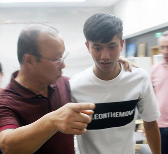 Lo lắng cho Văn Đức, thầy Park đưa ra động thái quyết liệt - Bóng Đá